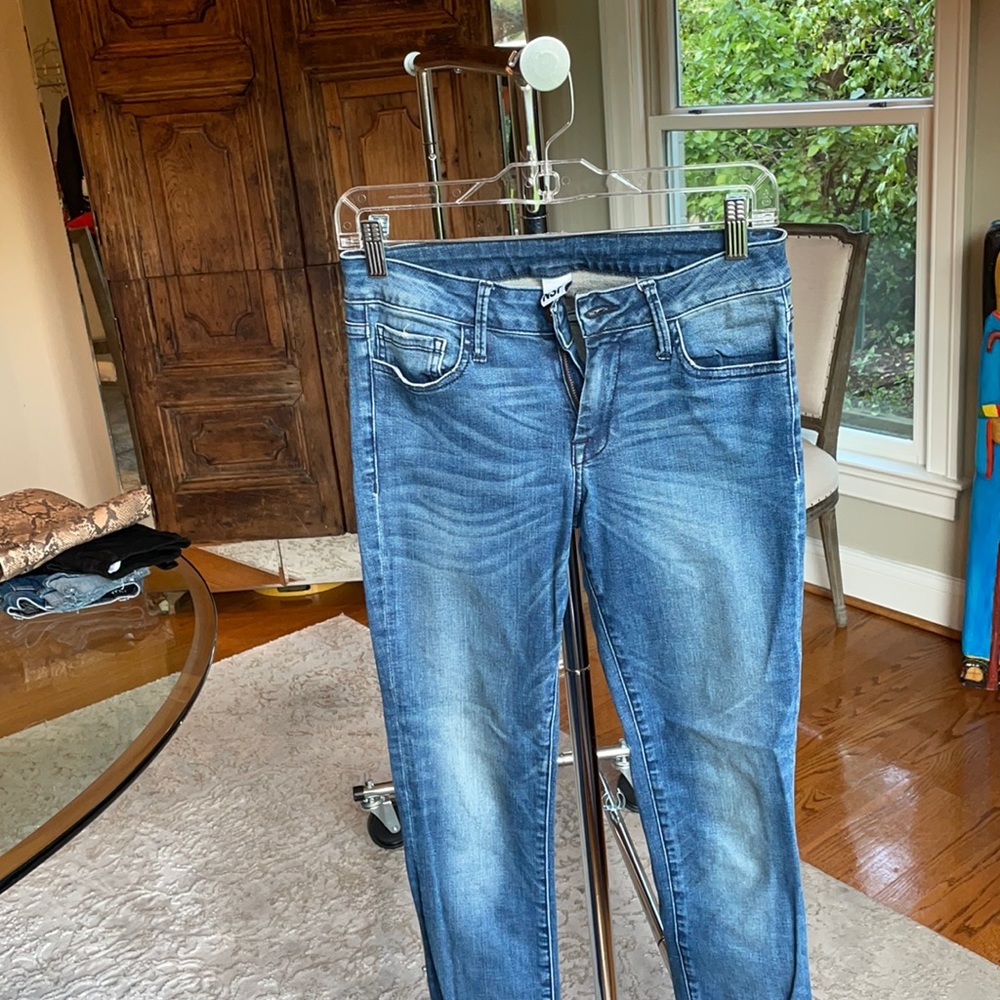 Tight skinny Jean with zipper leg